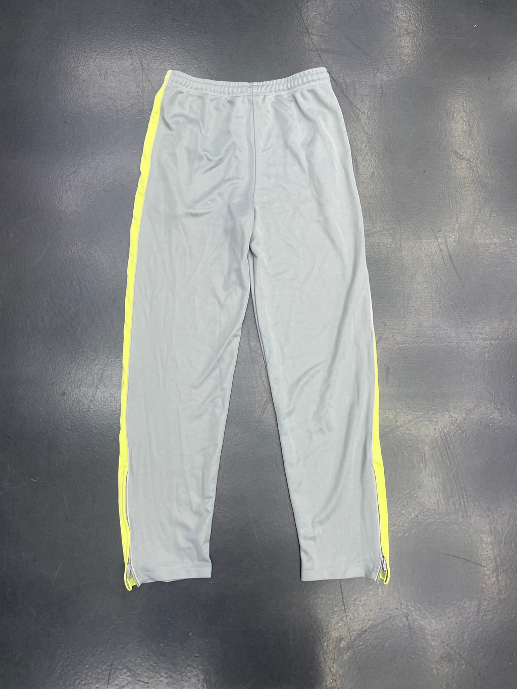 Atletica Monarcas Morelia Training Pants – Gray/Volt
