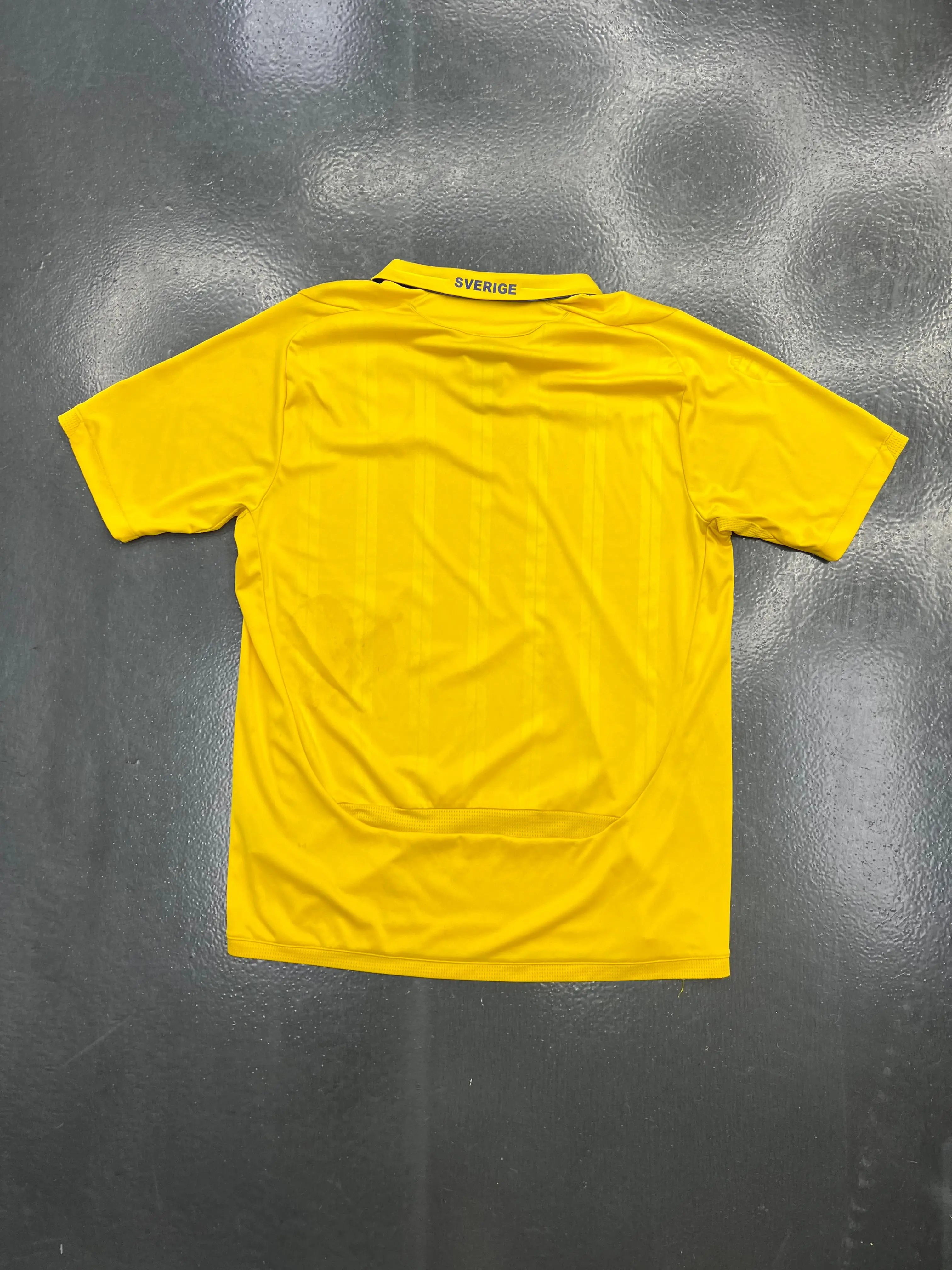 Umbro 09/10 Sweden Home Jersey STA Apparel