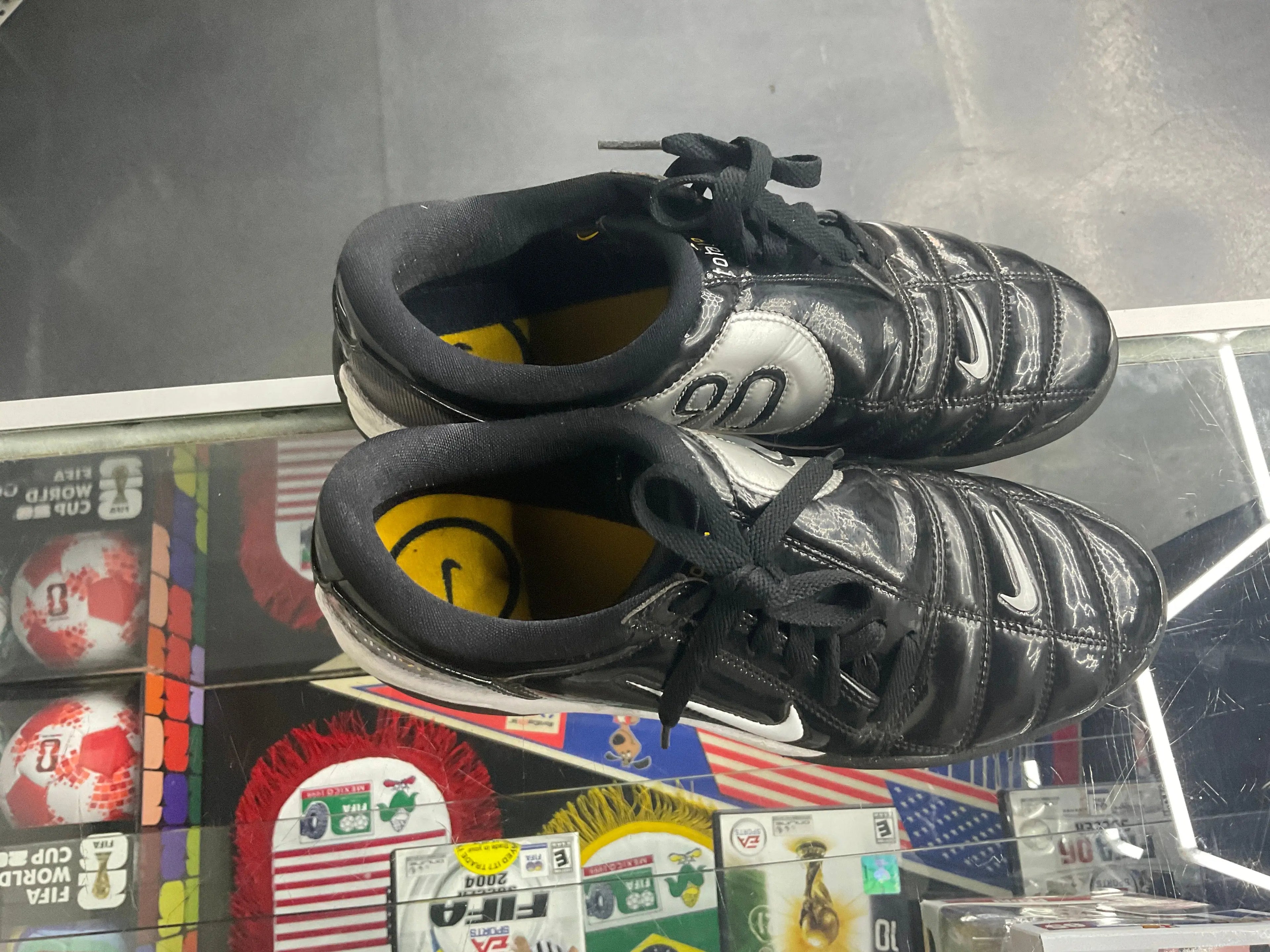 NIKE T90 FUTSAL SHOES STA Apparel