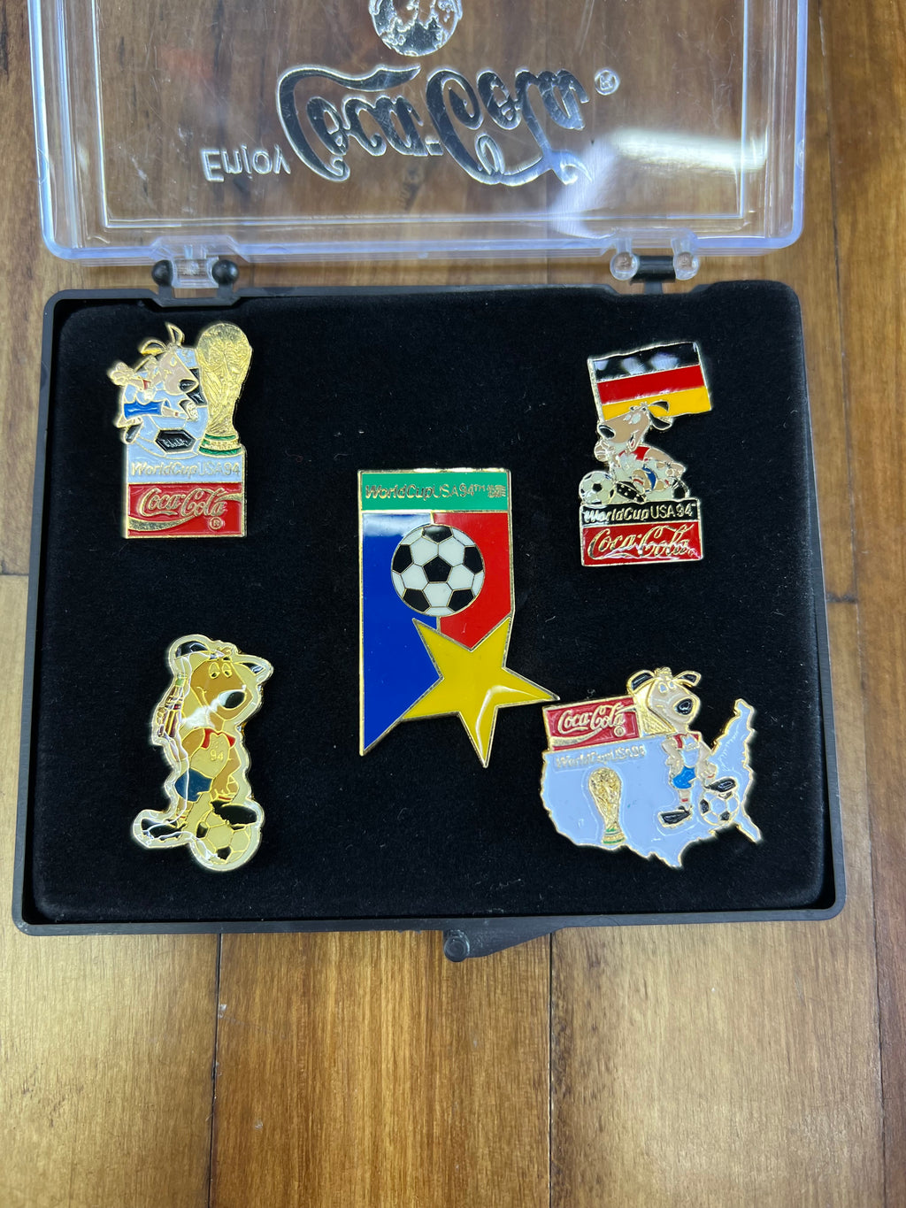 Coca-Cola FIFA World Cup USA ’94 Collector Pin Set – Official Licensed 5-Pin Display Case