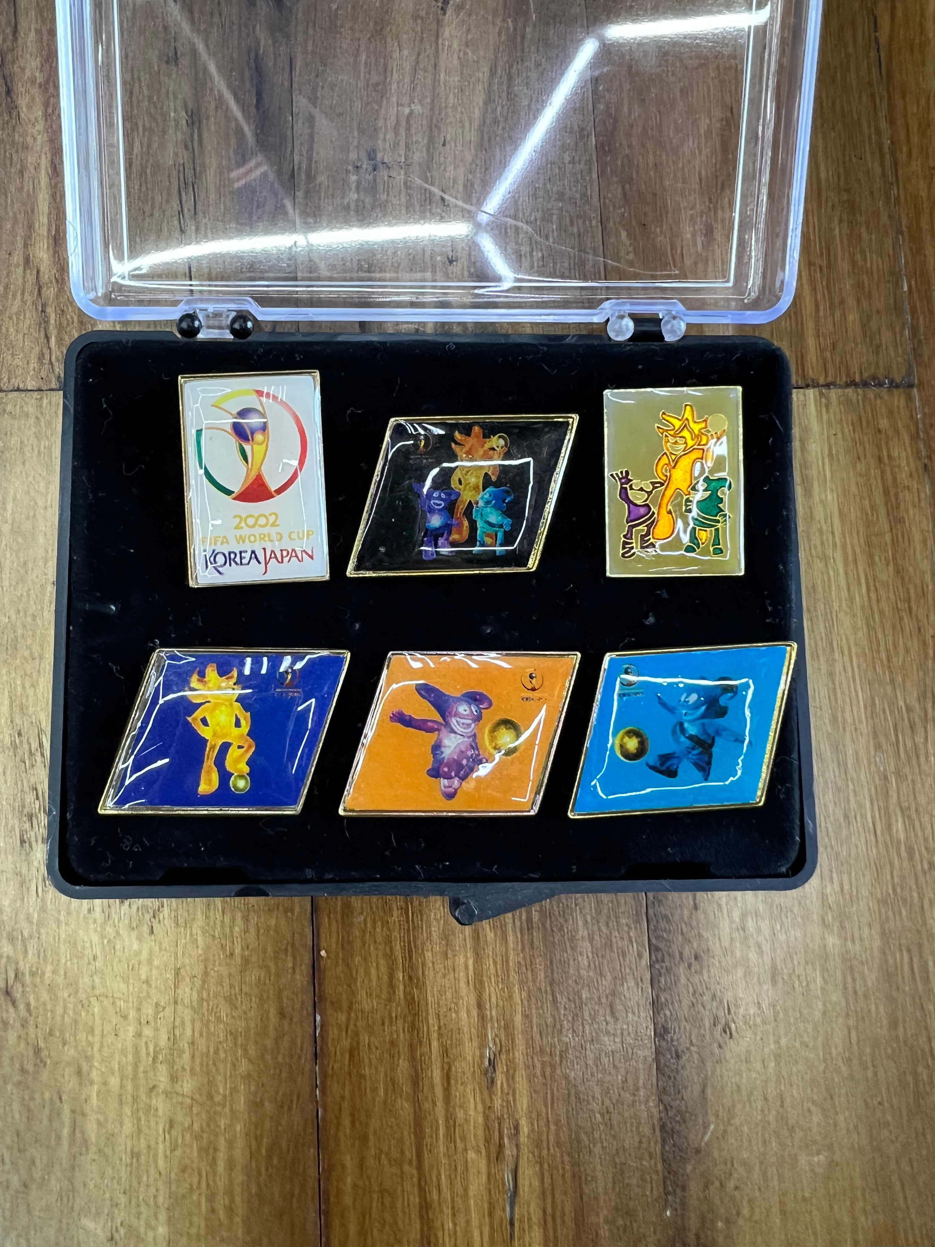 2002 FIFA World Cup Korea/Japan Official Mascot Pin Collection (6-Piece Set) – Ato, Kaz & Nik Display Case