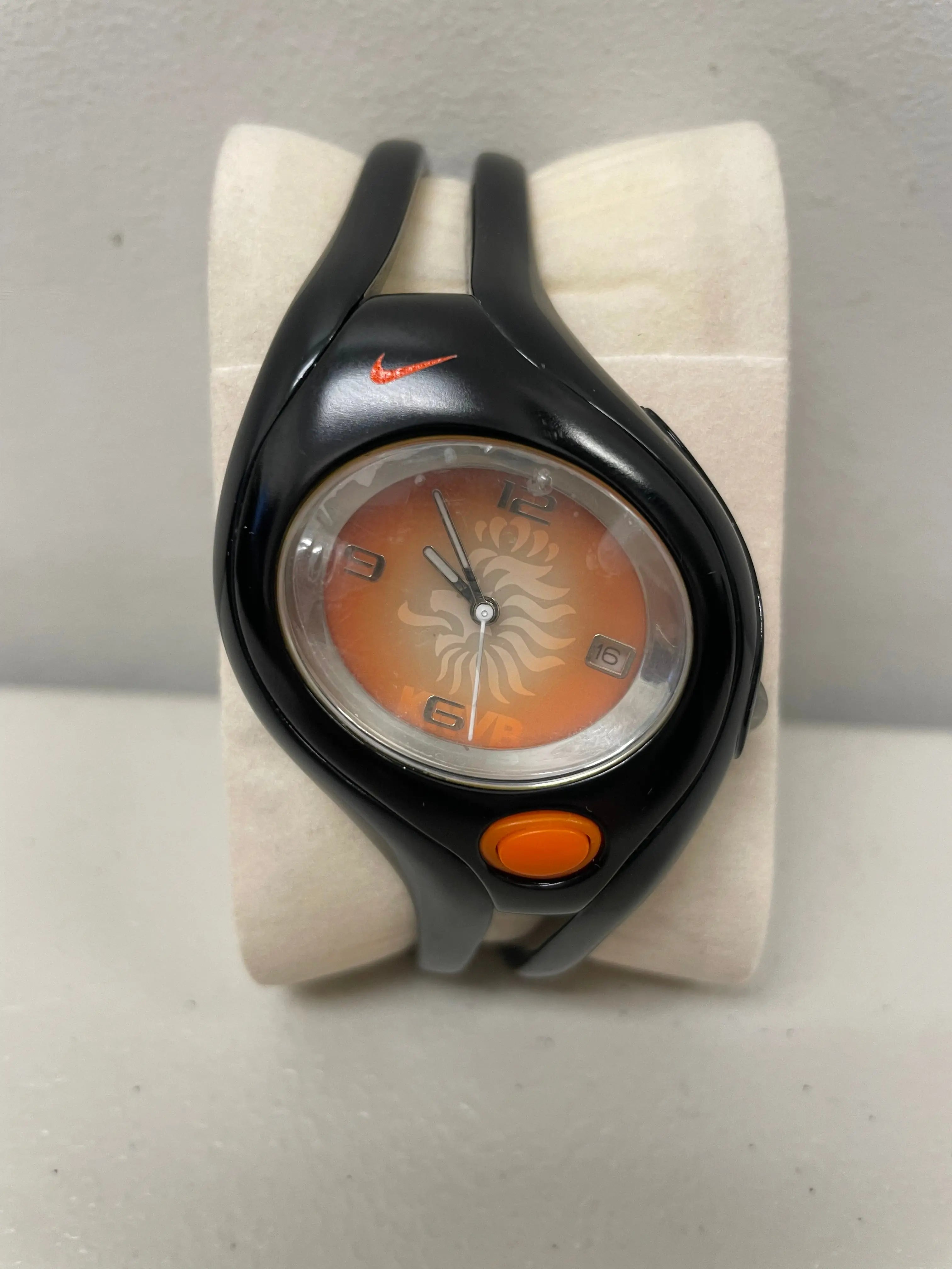 Nike Triax Netherlands Analog Watch STA Apparel