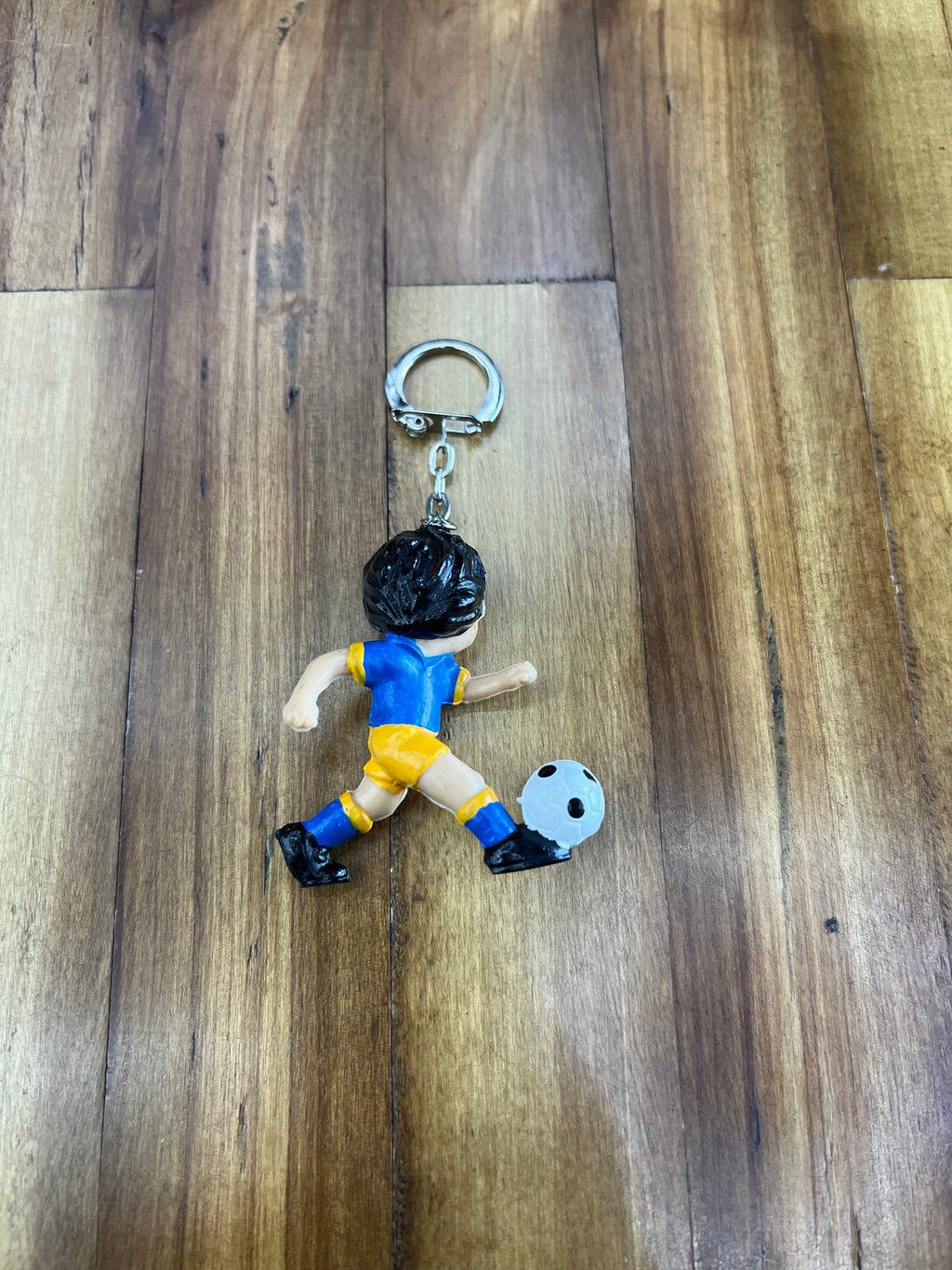 Vintage Soccer Player Keychain – Footballer Figurine Key Ring Collectible Blue & Yellow
