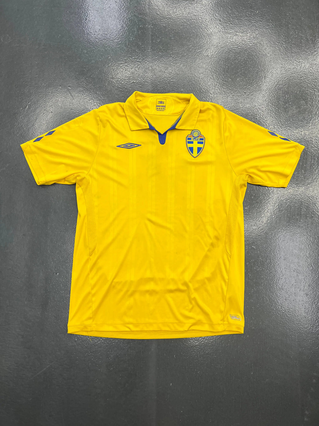 Umbro 09/10 Sweden Home Jersey STA Apparel