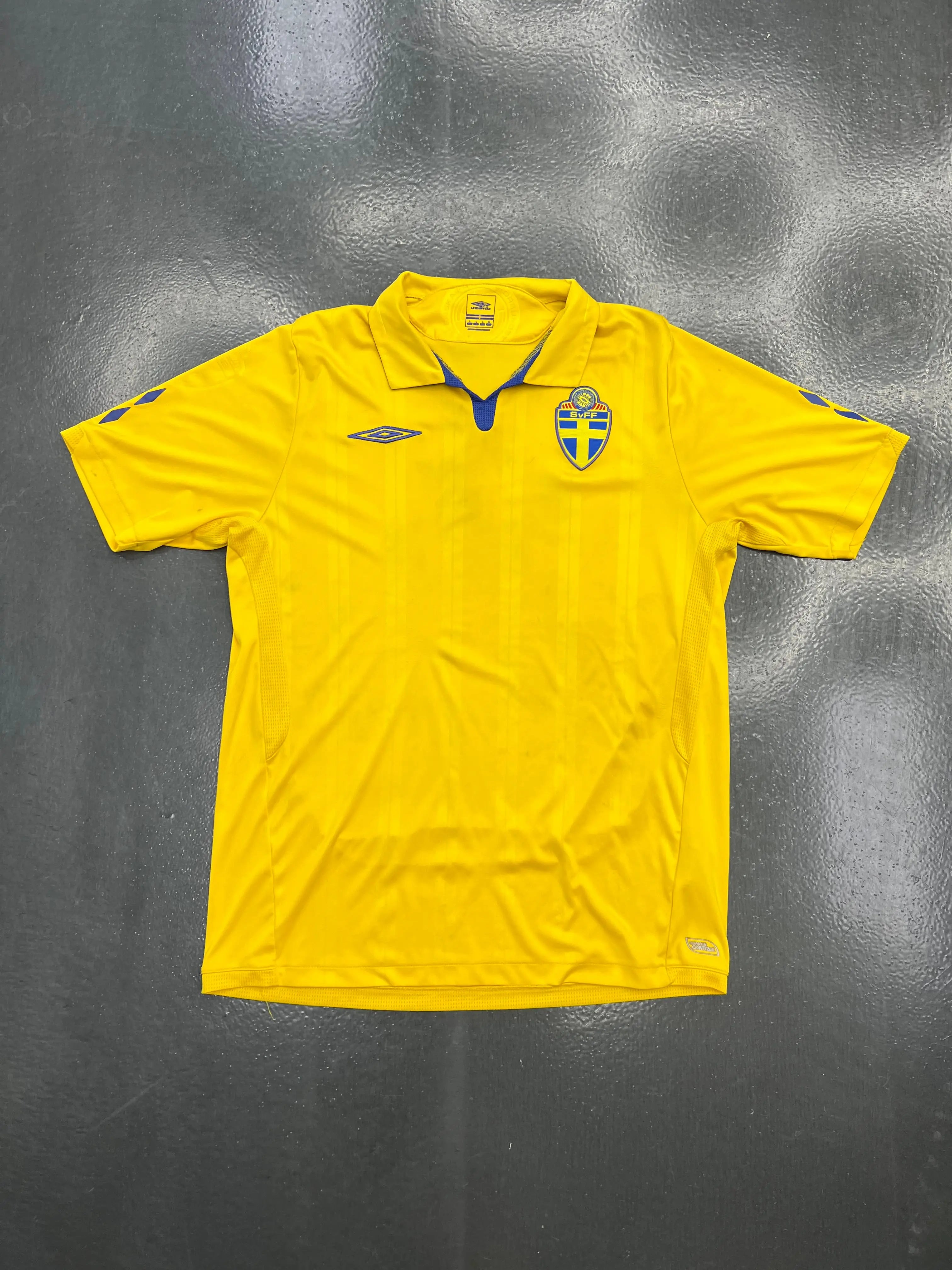 Umbro 09/10 Sweden Home Jersey STA Apparel