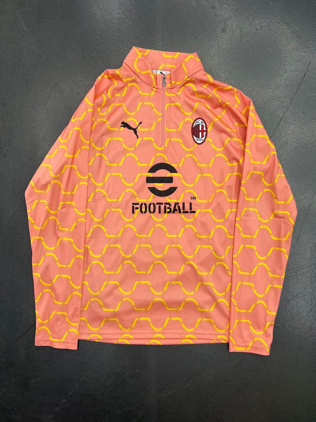 PUMA AC Milan 2025/26 Pre-Match Quarter-Zip (Peach/Yellow)