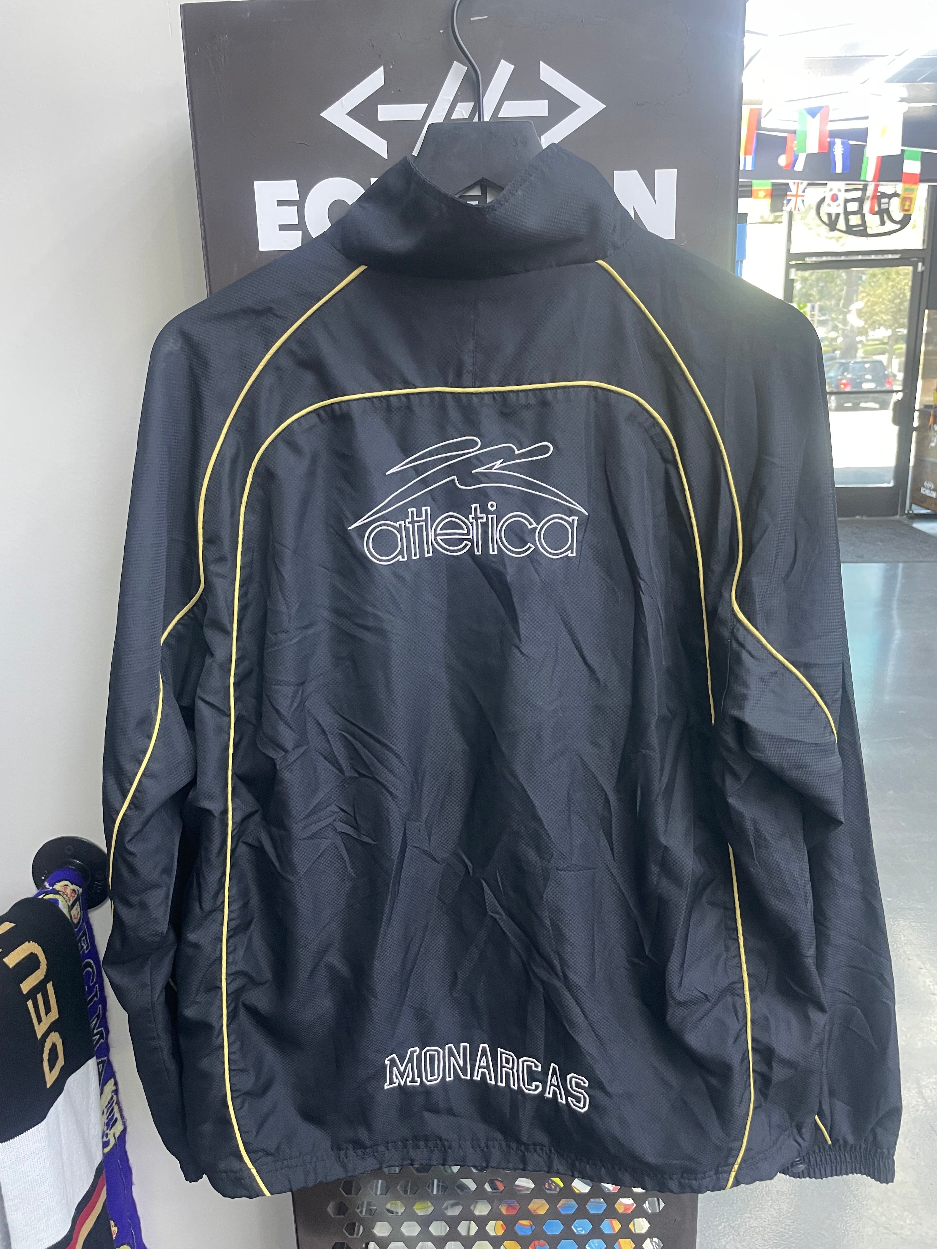 Atletica Monarcas Morelia Windbreaker (Black/Gold)