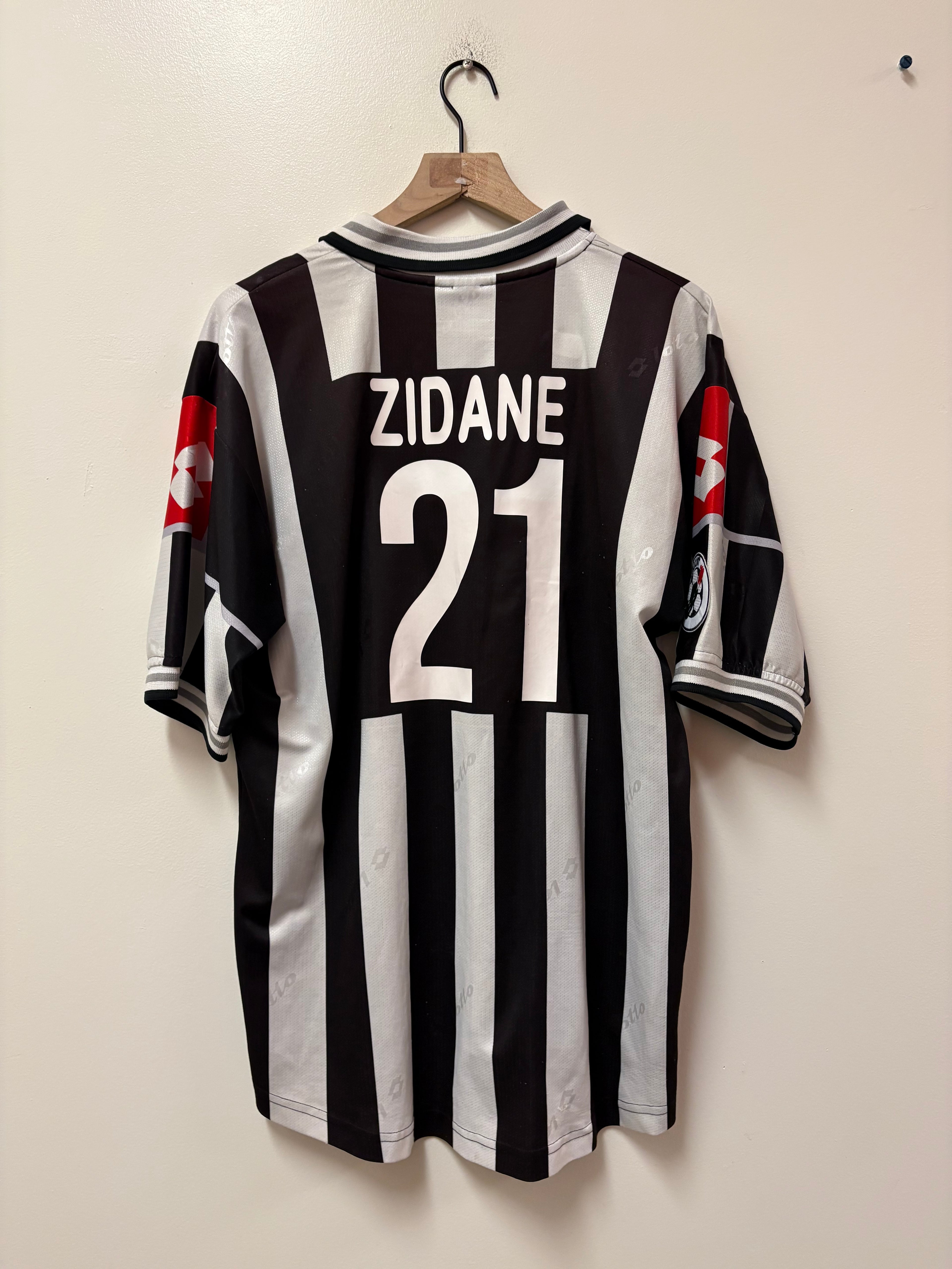 Lotto Juventus 2000-01 Home Jersey- Zidane #21