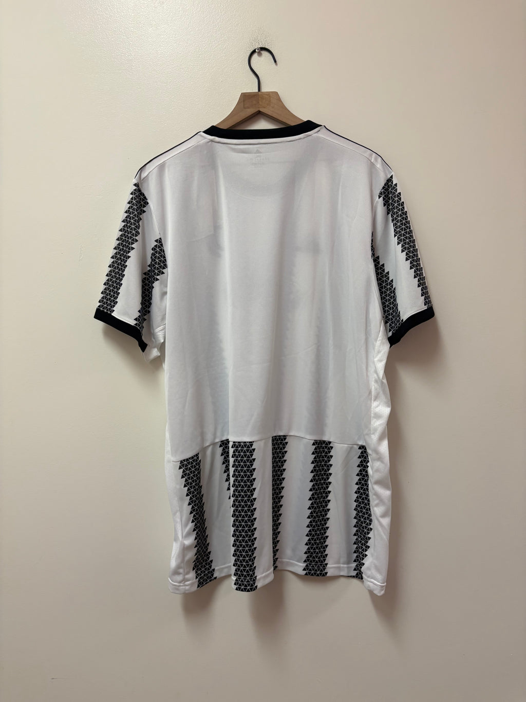 Adidas Juventus 2022-23 Home Jersey