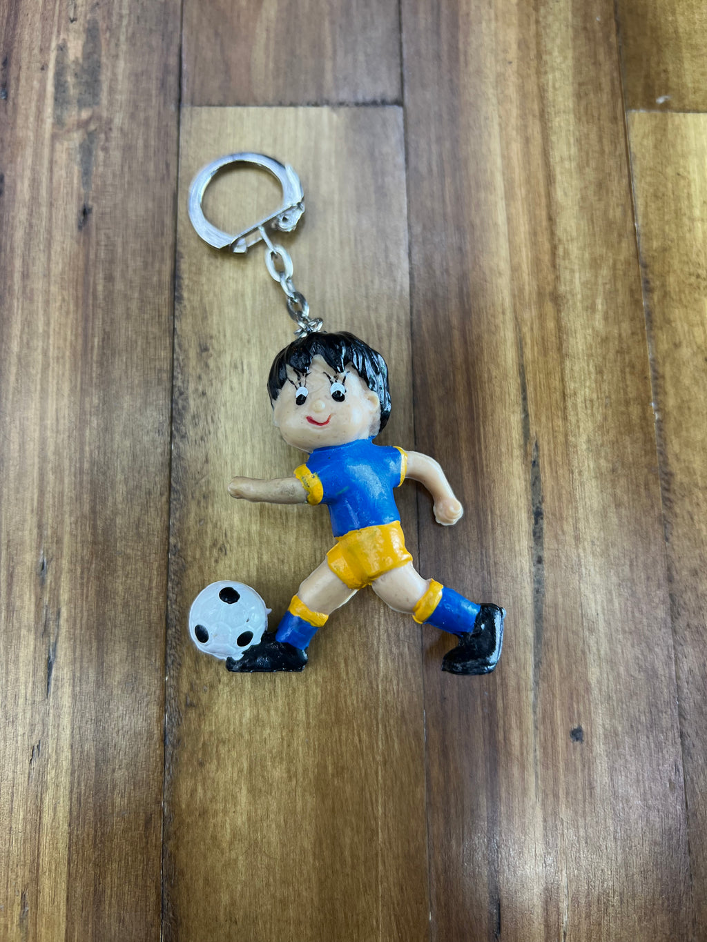 Vintage Soccer Player Keychain – Footballer Figurine Key Ring Collectible Blue & Yellow