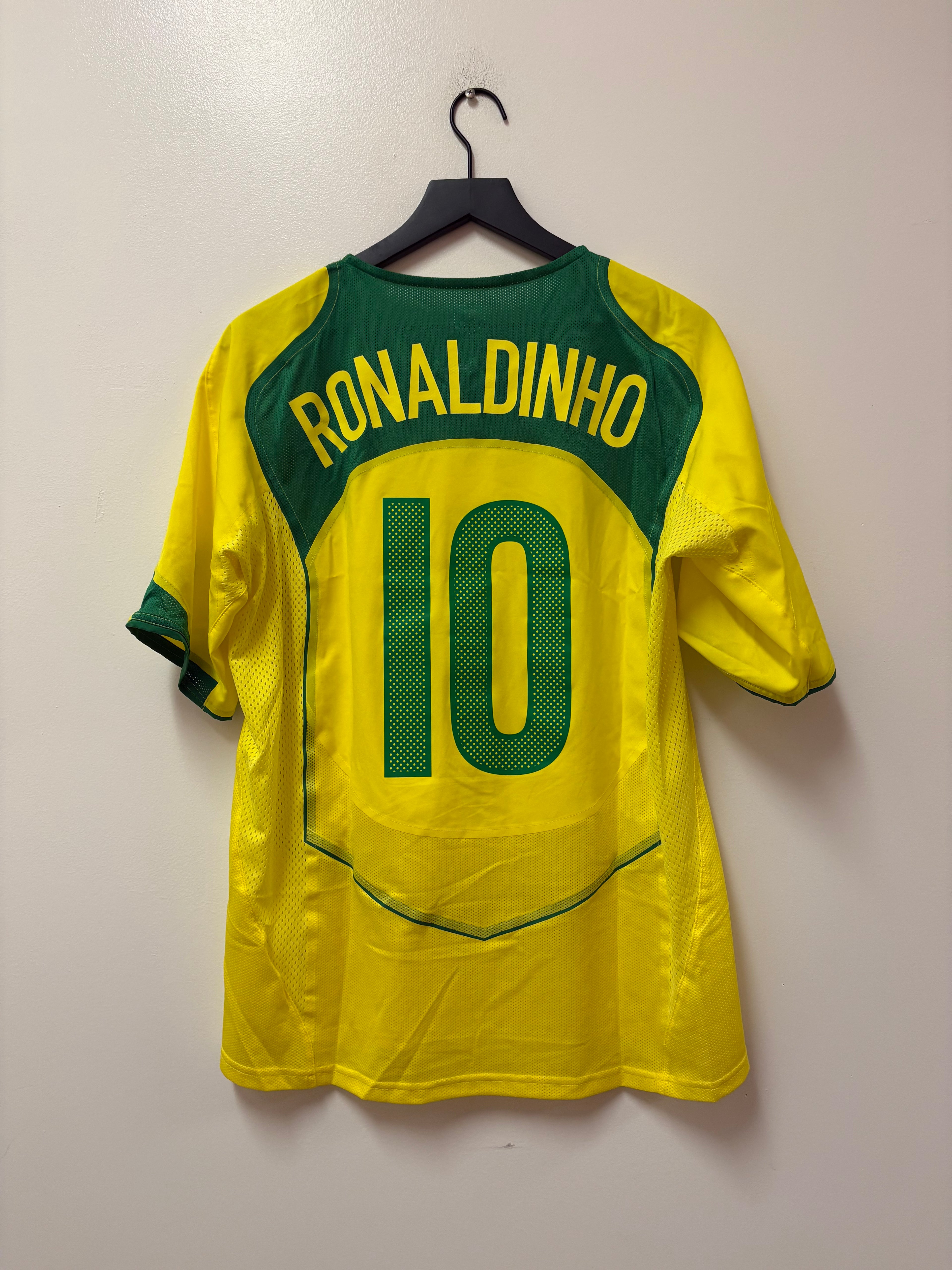 Nike Brazil 2004–06 Home Jersey – Ronaldinho #10