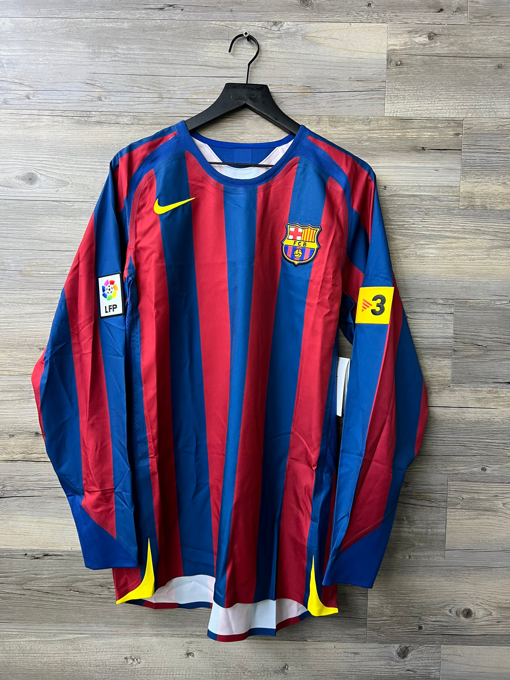 Nike Barcelona 2005–06 Home Long-Sleeve Reissue Jersey – Ronaldinho #10