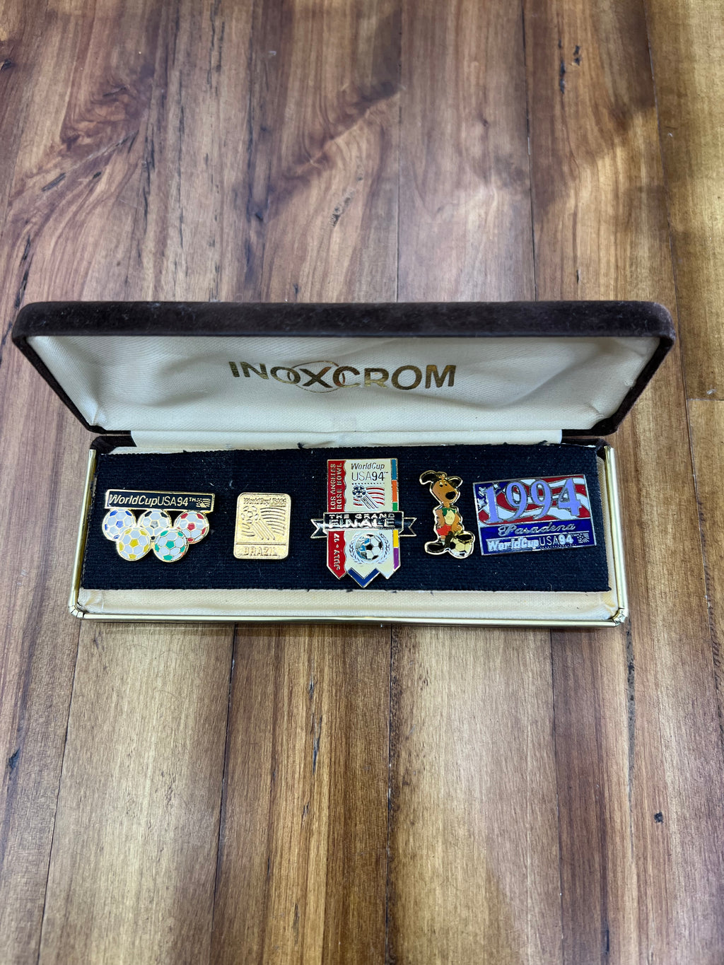 FIFA World Cup USA 1994 Pin Collection Set – 5 Official Vintage Pins with Display Case