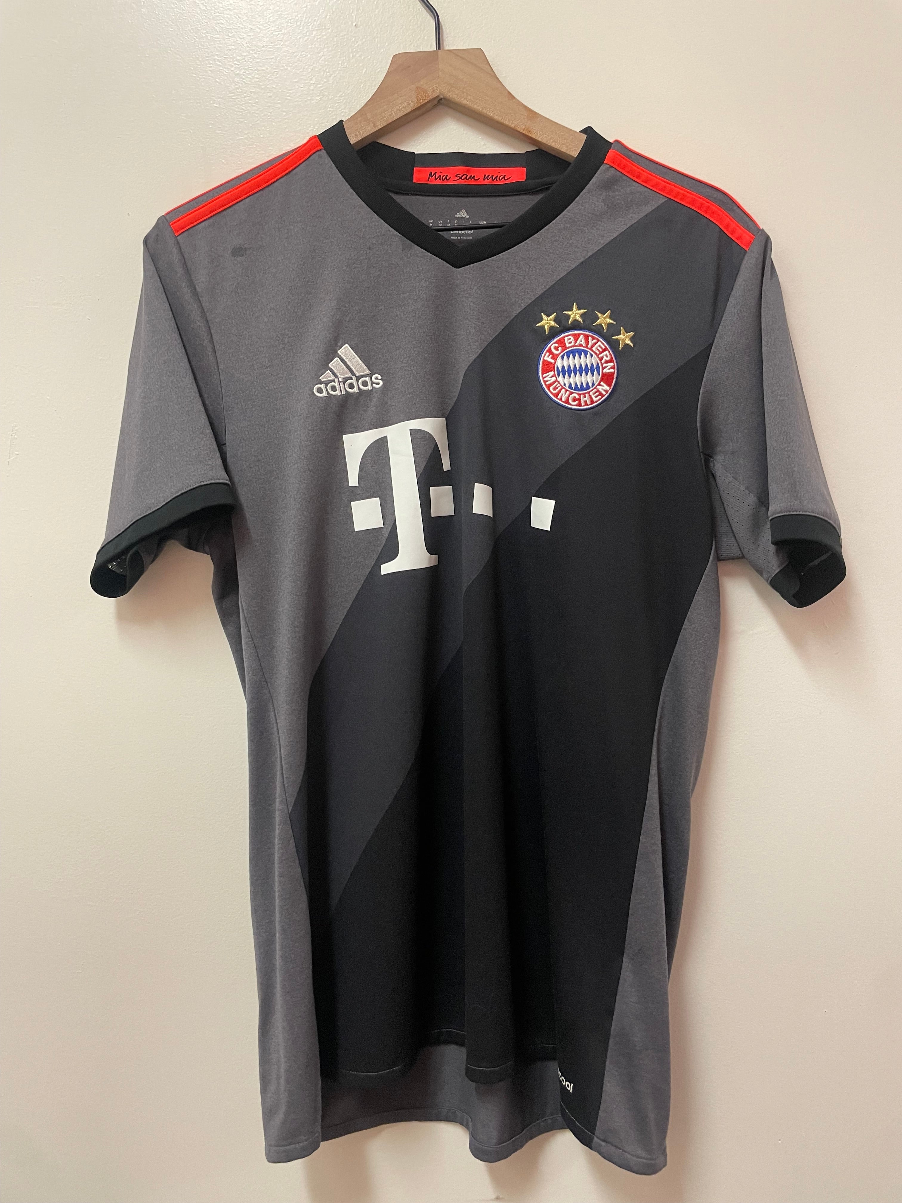 Adidas FC Bayern München 2016–17 Away Jersey