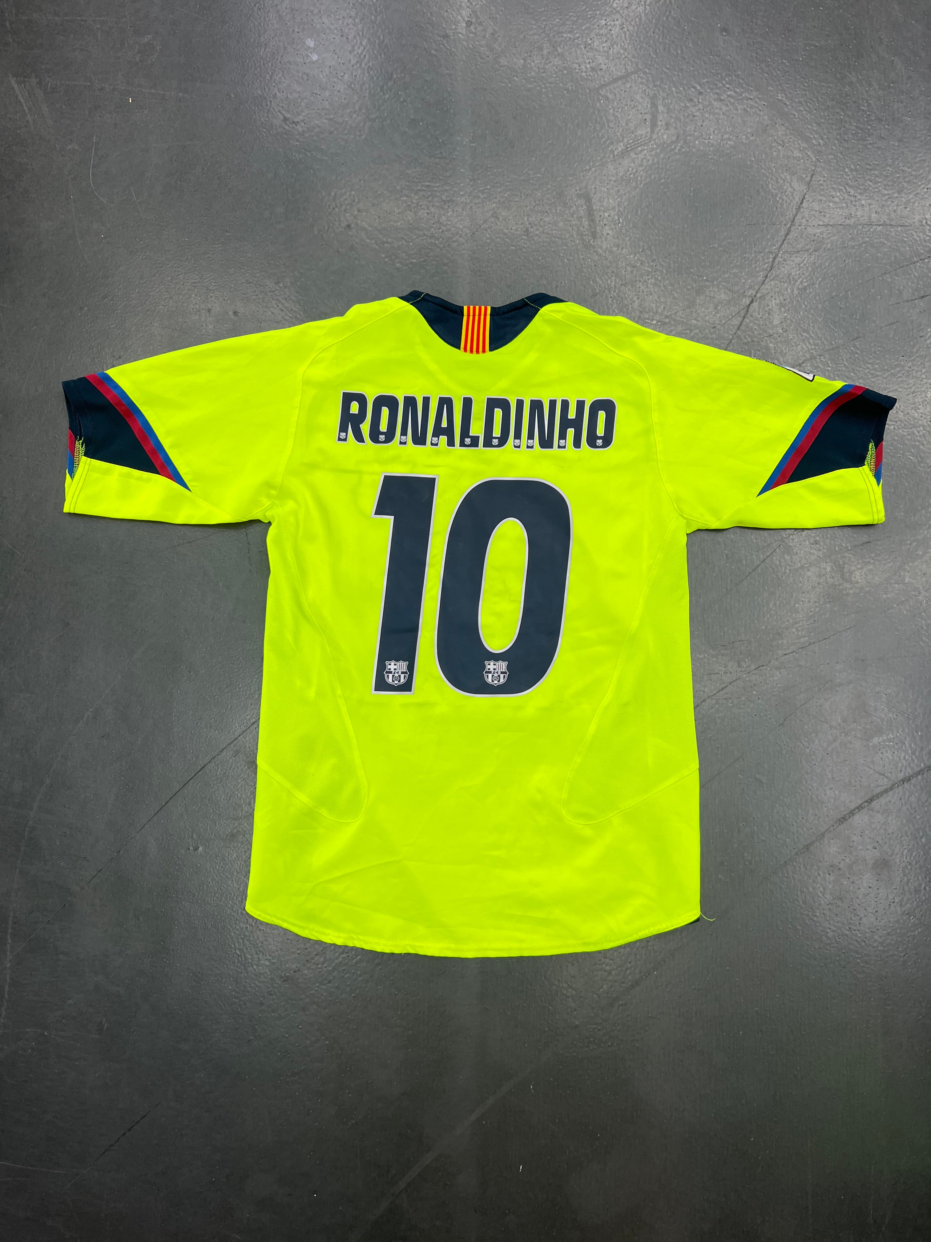Nike FC Barcelona 2005–06 Away Jersey – Ronaldinho #10