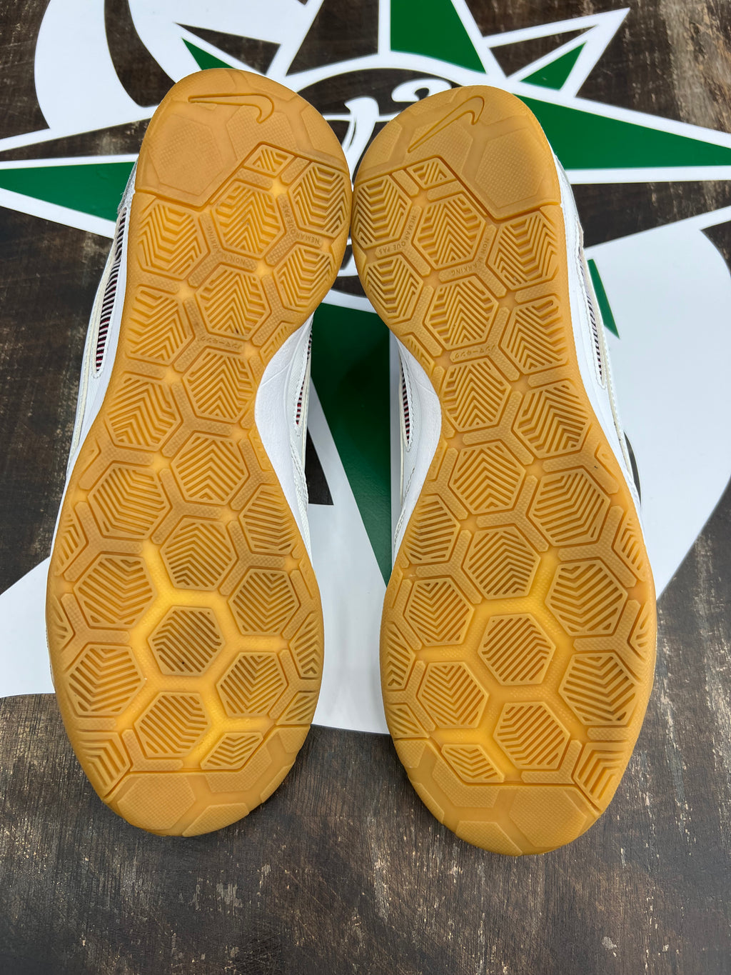 Nike SB Gato x Supreme