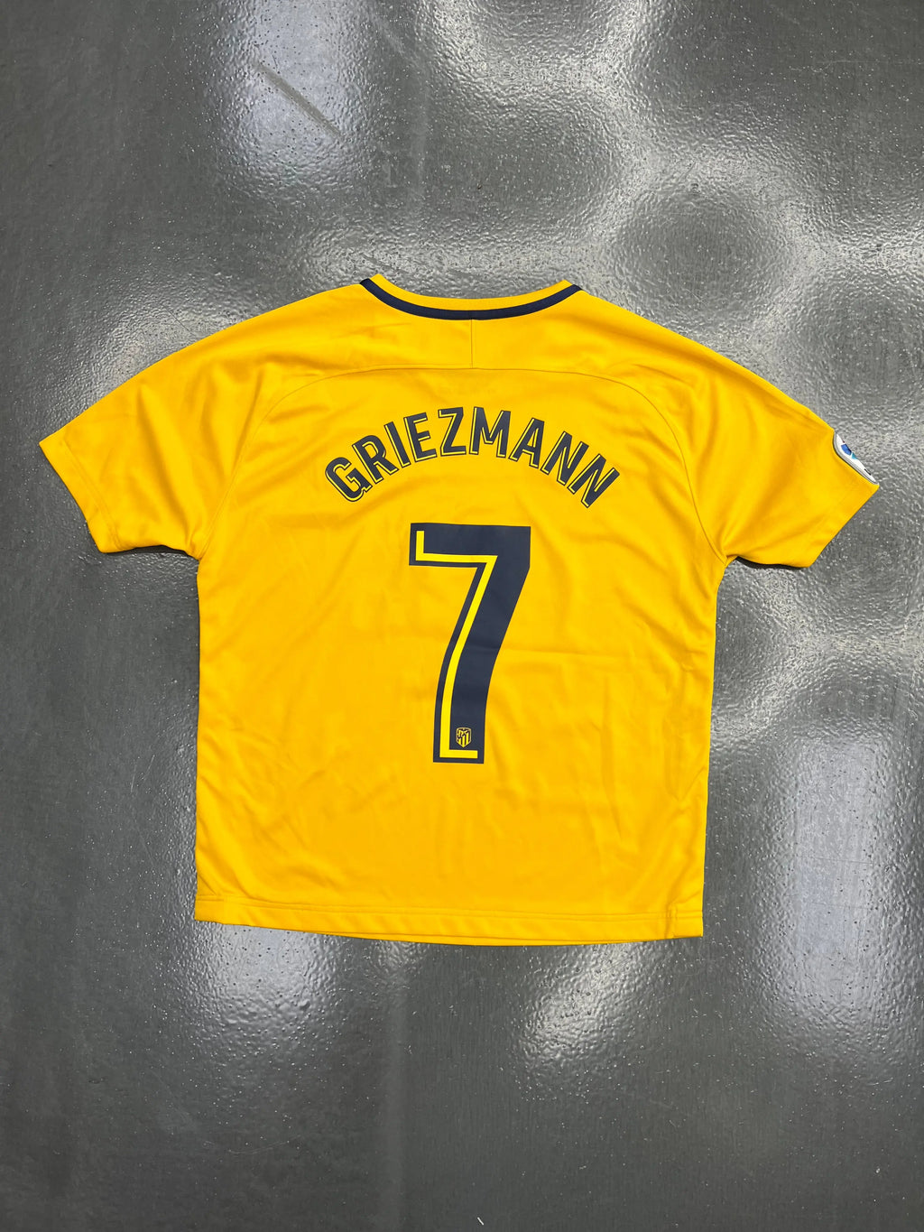 Atlético Madrid 2017/18 Away Jersey – Antoine Griezmann #7 (Tailored Fit M / Tagged 2XL) STA Apparel