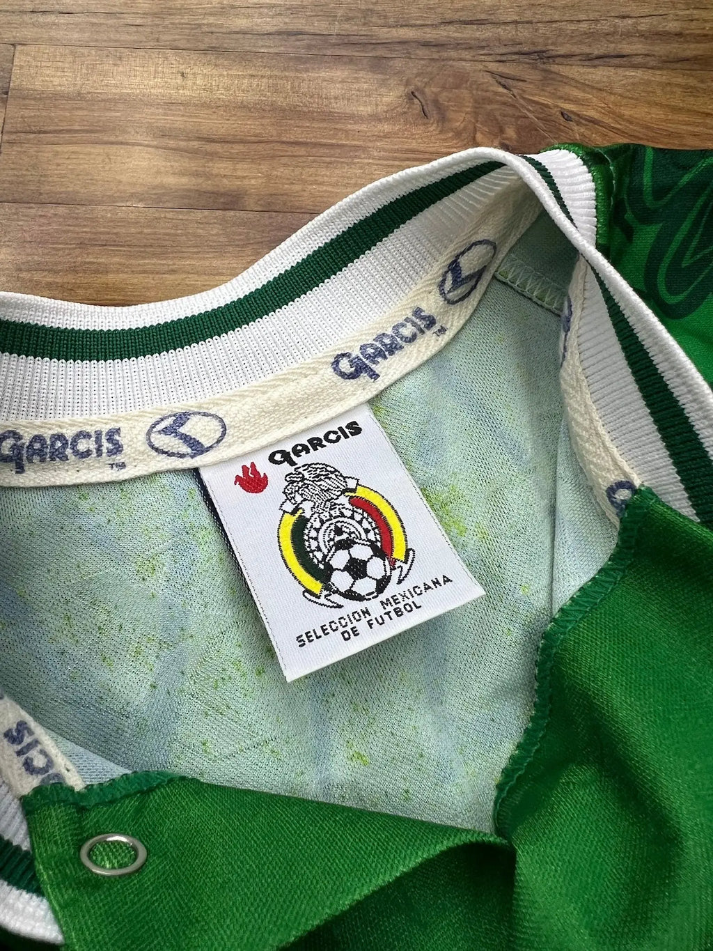 Garcis Mexico 1999 Home Jersey – Cuauhtémoc Blanco #10 – Green – Kids L — neck detail