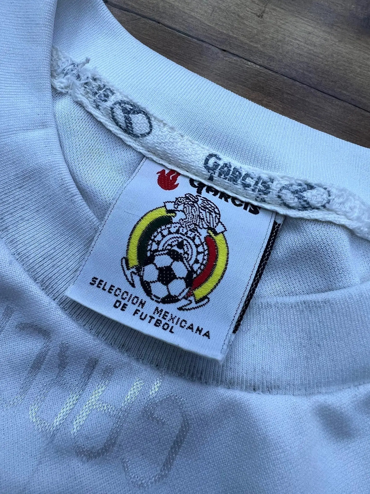 Garcis Mexico 1999 Confederations Cup Champions Jersey – White – M — neck detail