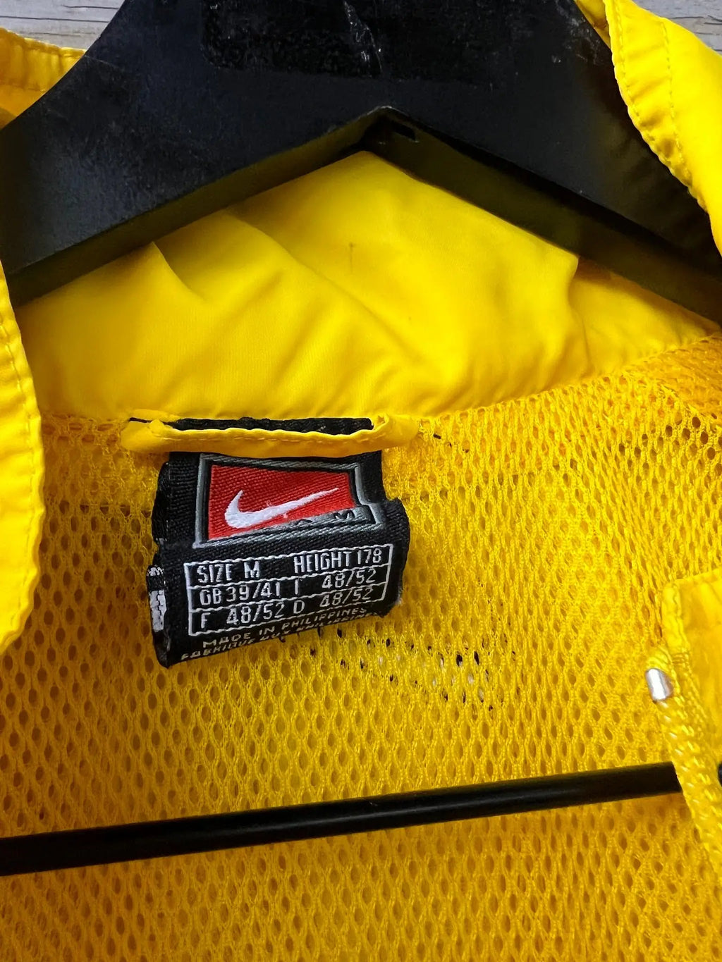 Nike Arsenal 1998/99 Windbreaker – Yellow/Black — detail