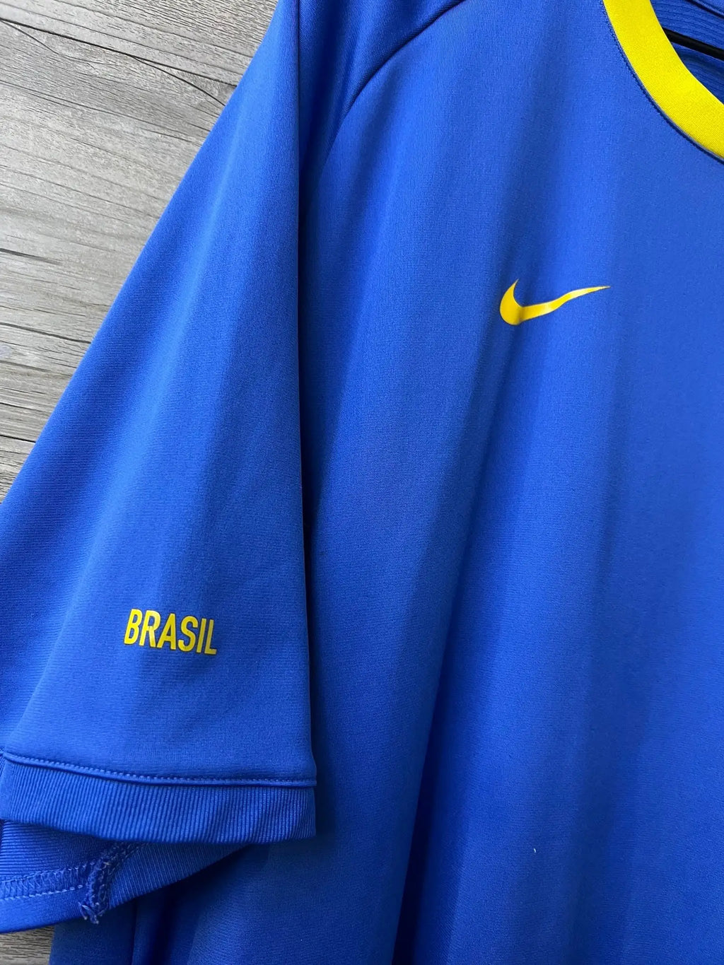 Item 077 — sleeve detail